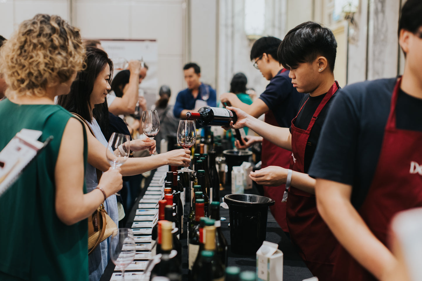 Mesa de ganadores de DWWA 2022 en el Decanter Fine Wine Encounter